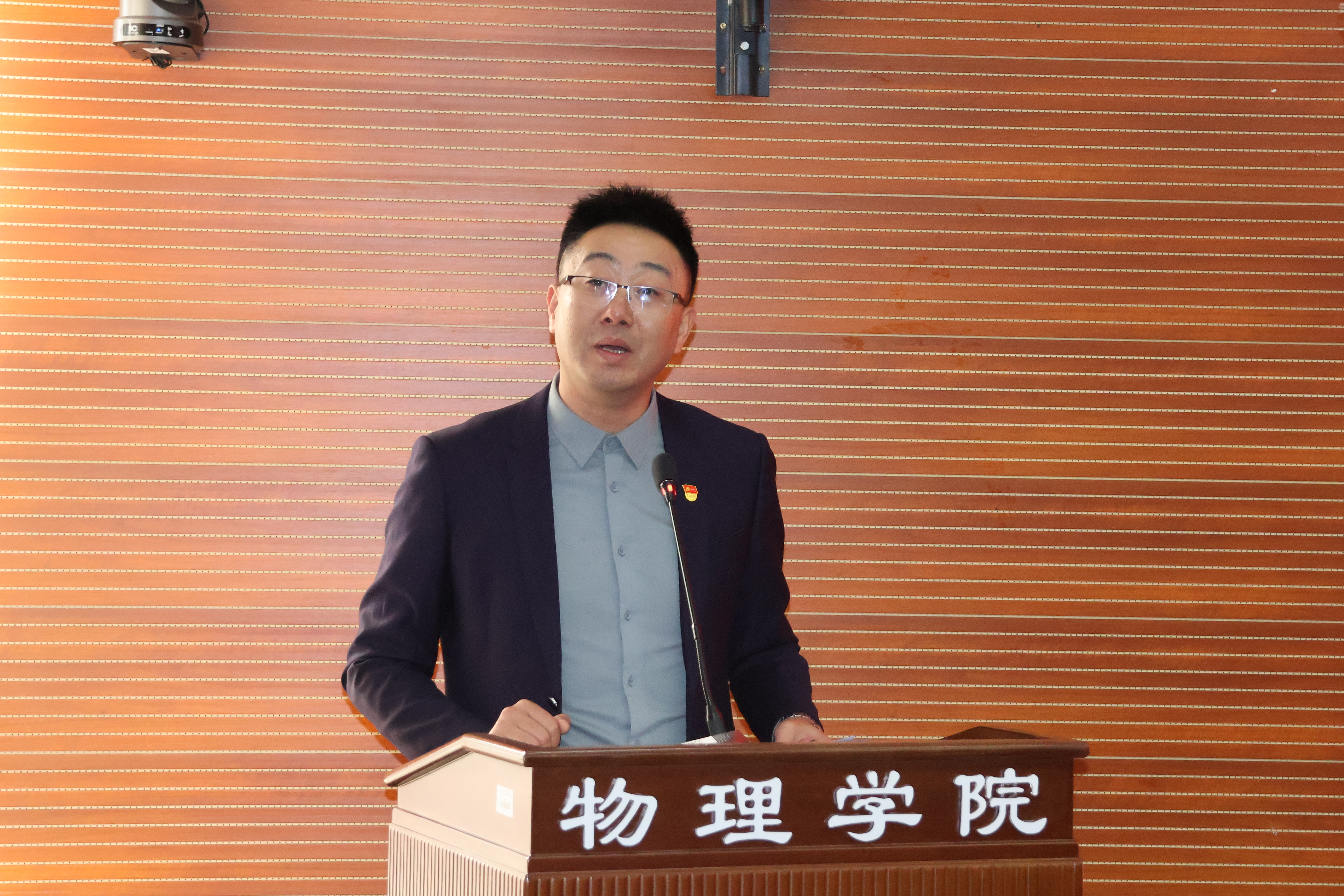 捐赠方辉鸟集团代表李旭正讲话.png 捐赠方辉鸟集团代表李旭正讲话.png