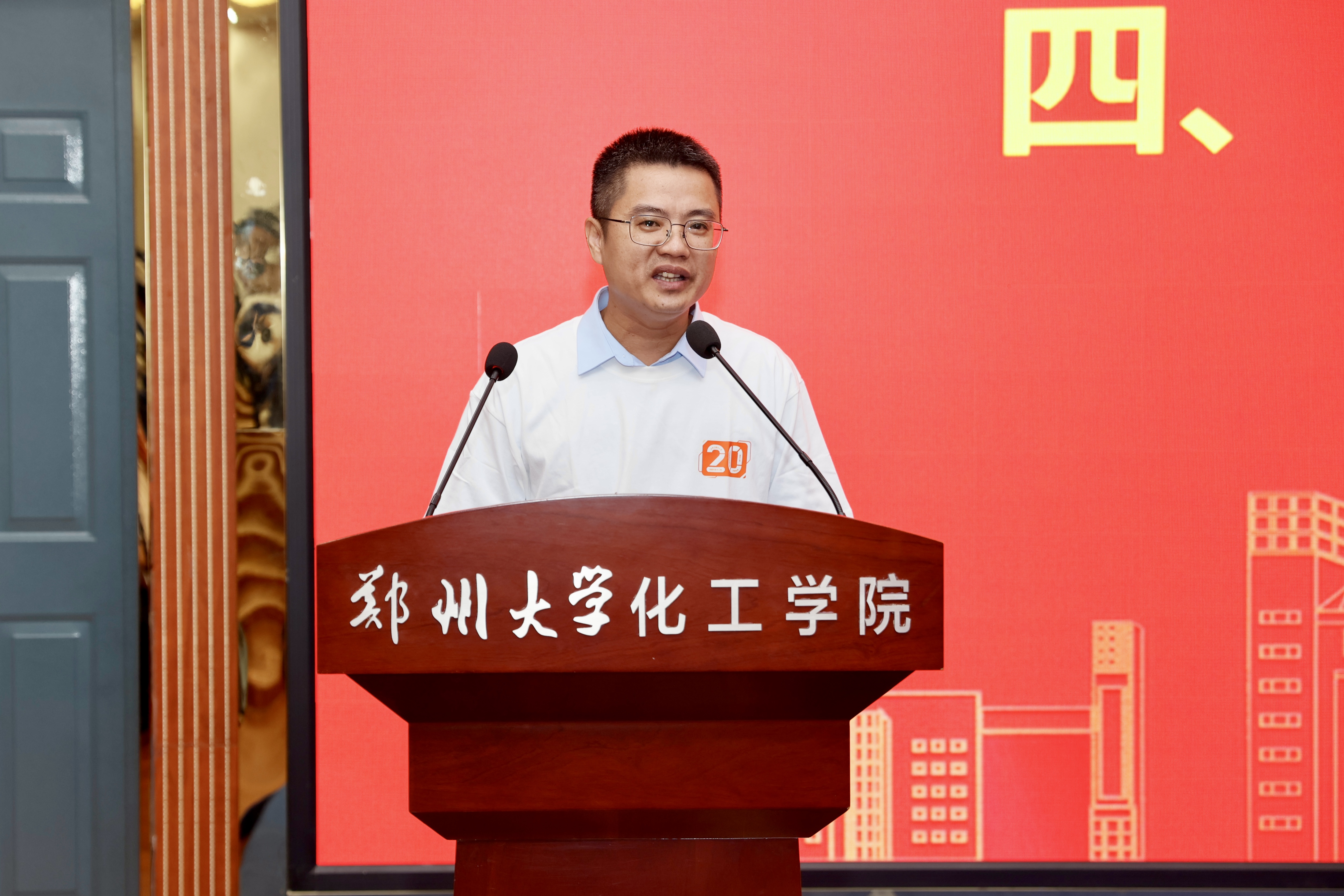 8制药工程专业校友李述日发言.jpg 8制药工程专业校友李述日发言.jpg