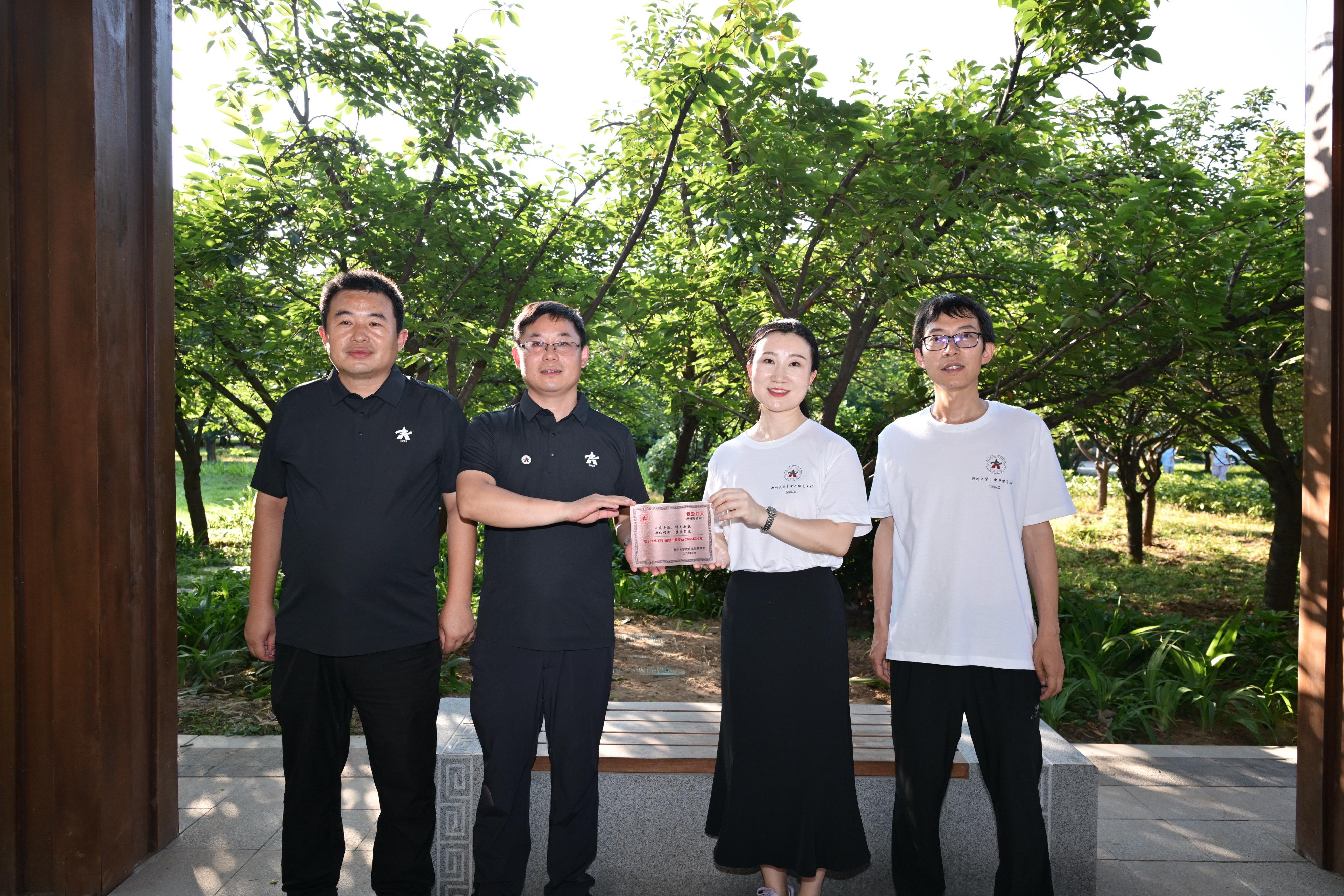 信工学院座椅合影.jpg