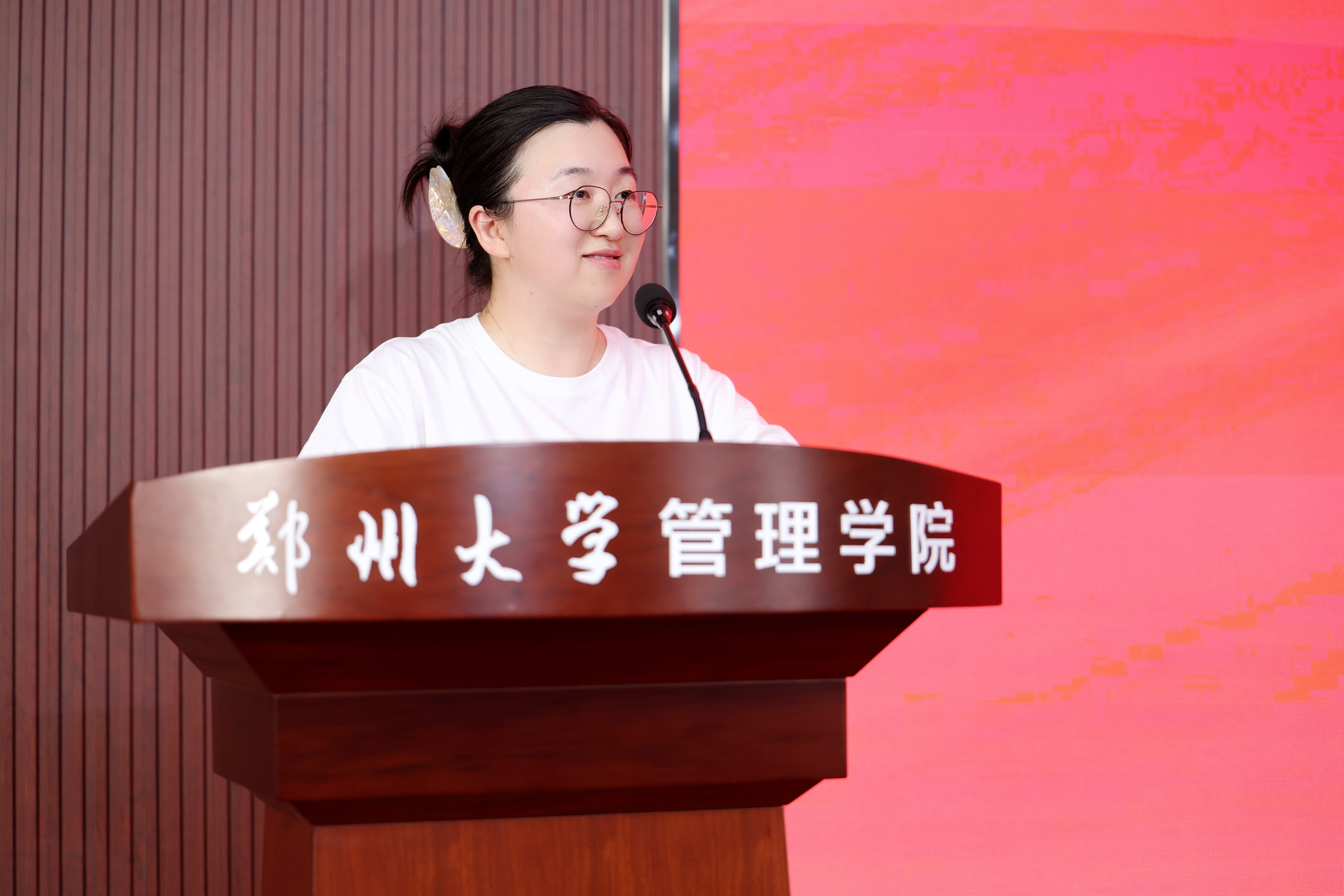 9马苏苏校友发言.JPG