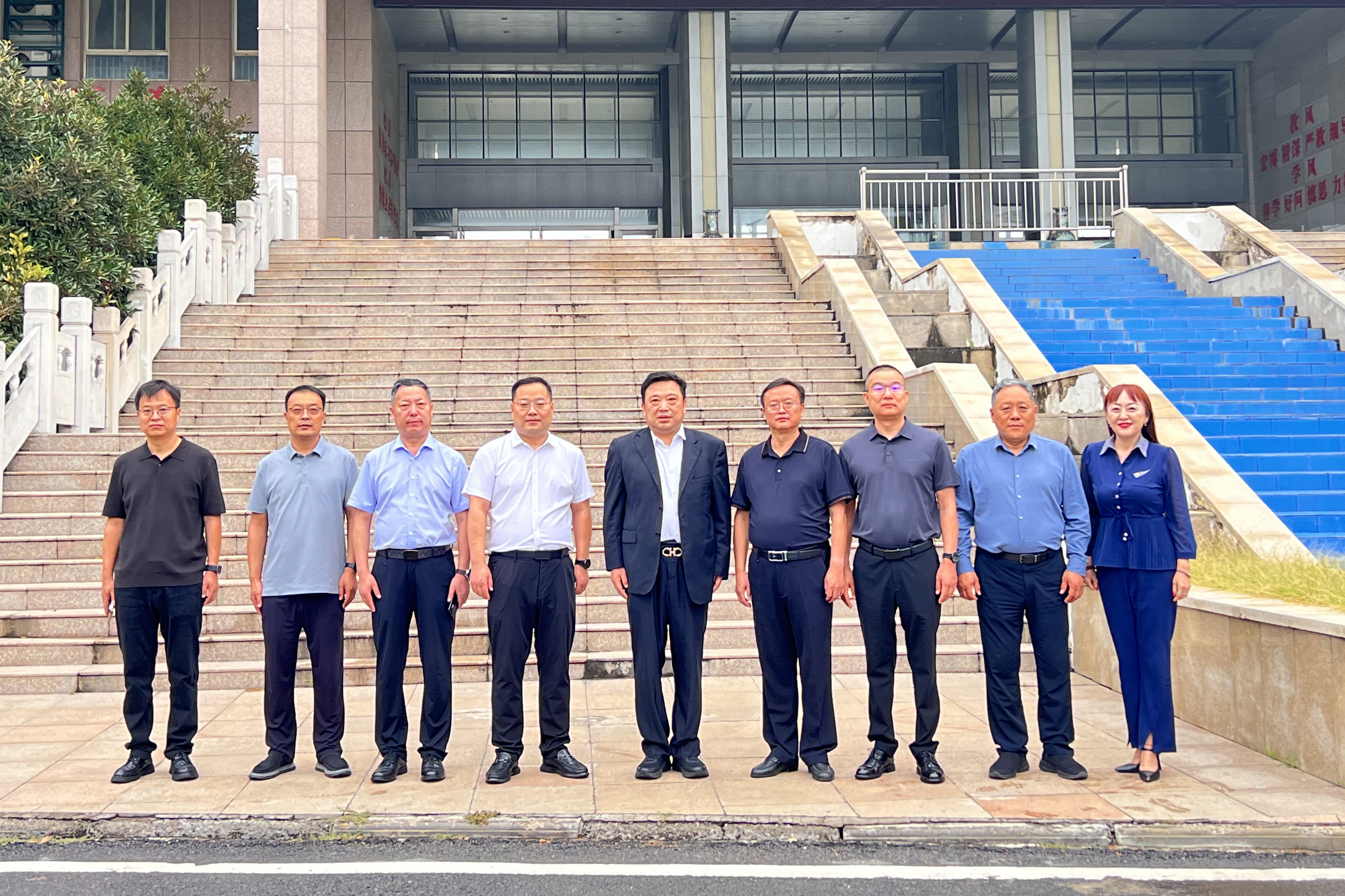参观新郑市第一中学1.jpg